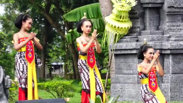 Indonesian Perform Beksan Kartini Dance Celebrate World Dance Day — Wideo stockowe