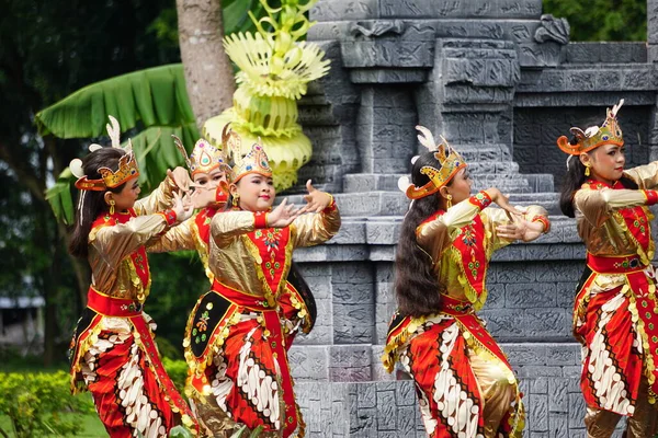 Indonesian Perform Kijang Dance Commemorate World Dance Day Kijang Dance — 스톡 사진