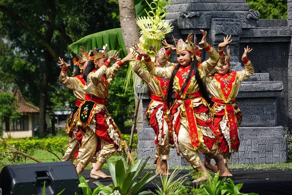 Indonesian Perform Kijang Dance Commemorate World Dance Day Kijang Dance — Stok fotoğraf