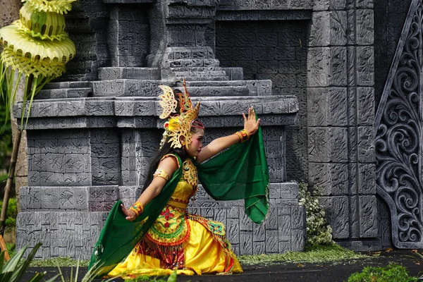 Indonesian Perform Kenyo Dance Celebrate World Dance Day — Photo