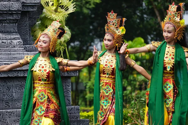 Indonesian Perform Kenyo Dance Celebrate World Dance Day — Foto de Stock