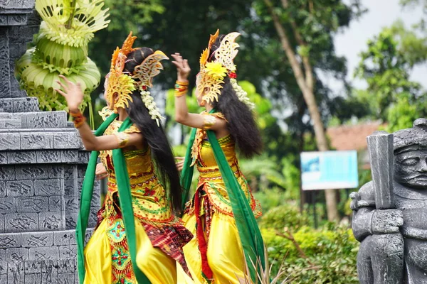 Indonesian Perform Kenyo Dance Celebrate World Dance Day — Stock Photo, Image