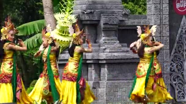 Индонезийцы Исполняют Танец Кенио Честь Всемирного Дня Танца — стоковое видео