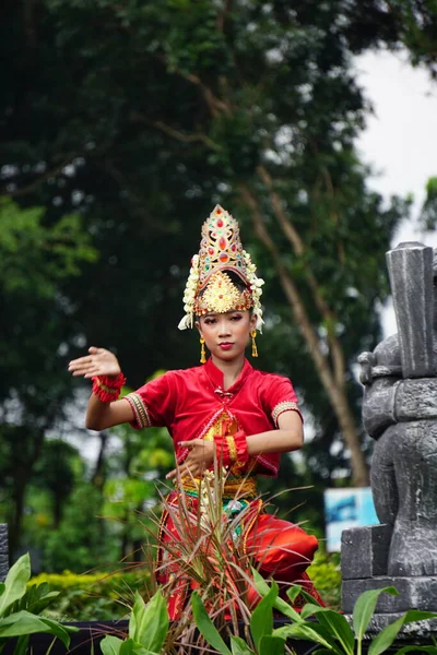 Indonesian Dancers Perform Candra Laksita Dance Celebrate World Dance Day — Stok fotoğraf