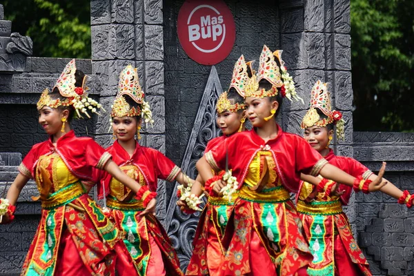 Indonesian Dancers Perform Candra Laksita Dance Celebrate World Dance Day — Stock Fotó