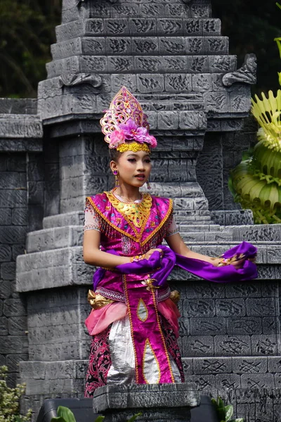 Индонезийцы Исполняют Далиарный Танец Ознаменование Всемирного Дня Танца — стоковое фото