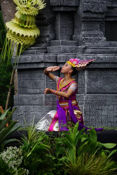 Indonesian Perform Daliar Dance Commemorate World Dance Day — Stockfoto