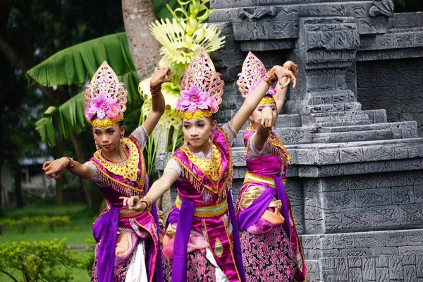 Indonesian Perform Daliar Dance Commemorate World Dance Day — Stock Photo, Image