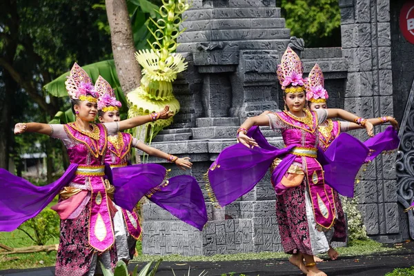 Indonesian Perform Daliar Dance Commemorate World Dance Day — Stock Photo, Image