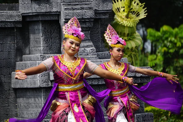 Indonesian Perform Daliar Dance Commemorate World Dance Day — Stock Photo, Image