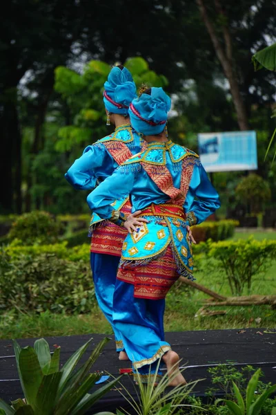 Indonesian Perform Minang Ria Dance Commemorate World Dance Day — Stock fotografie