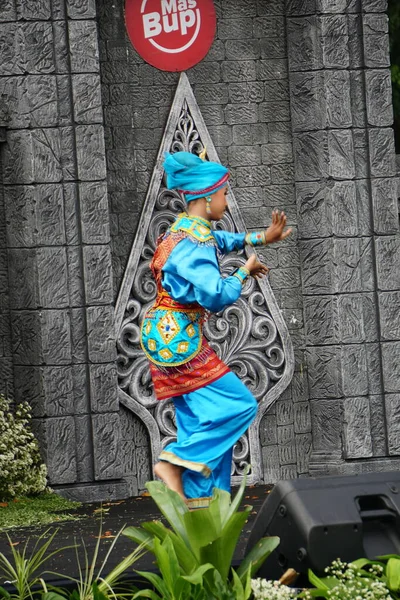 Indonesian Perform Minang Ria Dance Commemorate World Dance Day — Foto de Stock