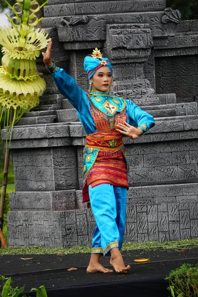 Indonesian Perform Minang Ria Dance Commemorate World Dance Day — Stock Fotó