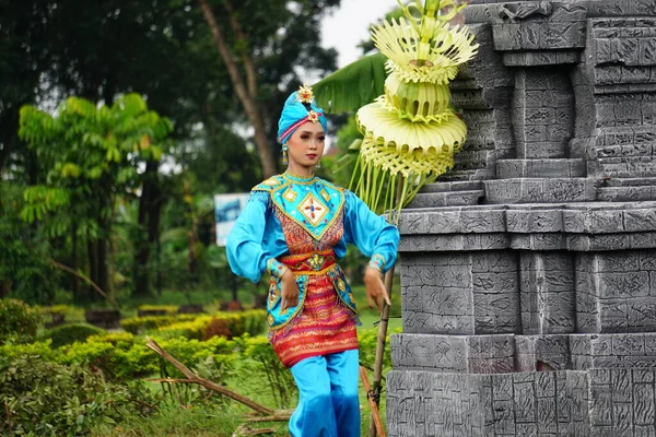 Indonesian Perform Minang Ria Dance Commemorate World Dance Day — Stok Foto