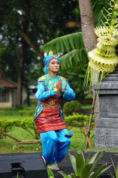 Indonesian Perform Minang Ria Dance Commemorate World Dance Day — ストック写真