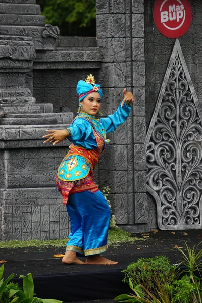 Indonesian Perform Minang Ria Dance Commemorate World Dance Day — Stock Photo, Image