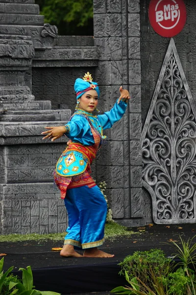 Indonesian Perform Minang Ria Dance Commemorate World Dance Day — 图库照片