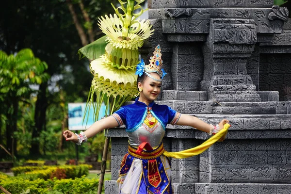 Indonesian Perform Ongkrek Manis Dance Commemorate World Dance Day — Stock Photo, Image