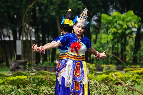 Indonesian Perform Ongkrek Manis Dance Commemorate World Dance Day — Stock Photo, Image