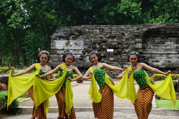 Indonesian Traditional Dancers Traditional Clothes Which Called Kemben — Stock Photo, Image
