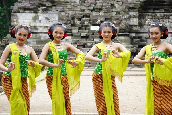 Indonesian Traditional Dancers Traditional Clothes Which Called Kemben — Photo