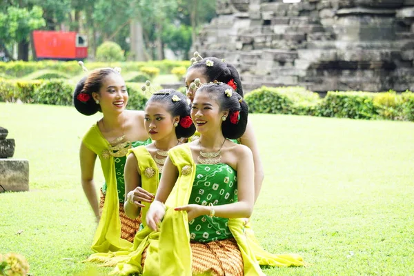 Indonesian Traditional Dancers Traditional Clothes Which Called Kemben — Stock Photo, Image