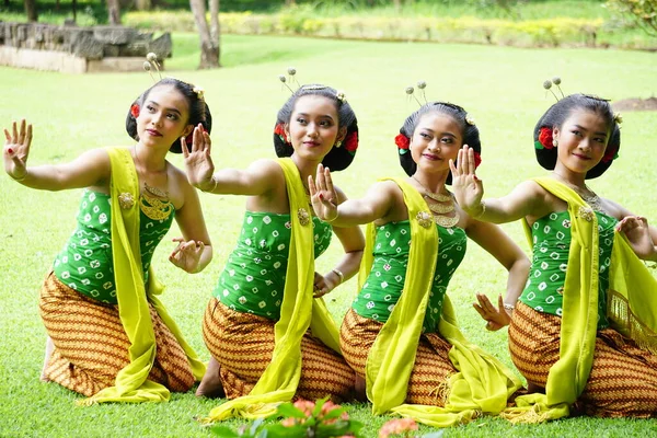 Indonesian Traditional Dancers Traditional Clothes Which Called Kemben — Stockfoto