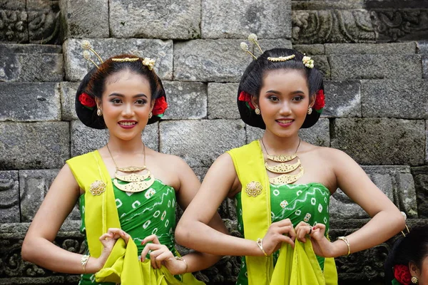 Ινδονήσιοι Παραδοσιακοί Χορευτές Παραδοσιακά Ρούχα Που Ονομάζονται Kemben — Φωτογραφία Αρχείου