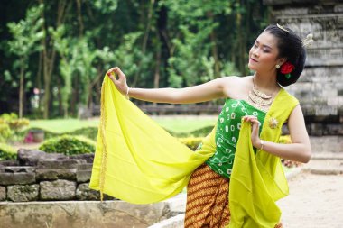 Indonesian traditional dancers with traditional clothes which are called kemben