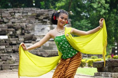 Indonesian traditional dancers with traditional clothes which are called kemben