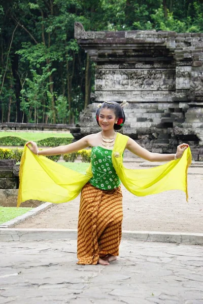 Indonesian traditional dancers with traditional clothes which are called kemben