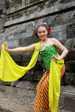 Indonesian traditional dancers with traditional clothes which are called kemben