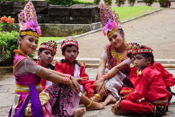 Indonesian Dancer Traditional Customs Ready Perform Celebrate World Dance Day — Stock Photo, Image
