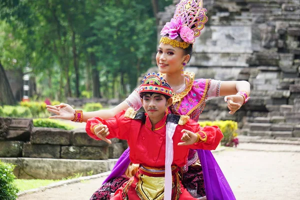 Indonesian Dancer Traditional Customs Ready Perform Celebrate World Dance Day — Stock Photo, Image