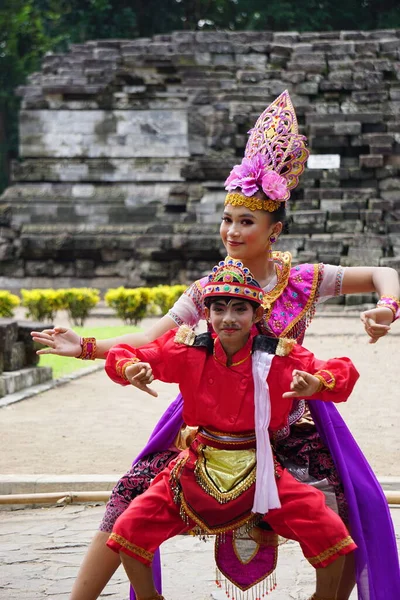 Indonesian Dancer Traditional Customs Ready Perform Celebrate World Dance Day — Fotografia de Stock