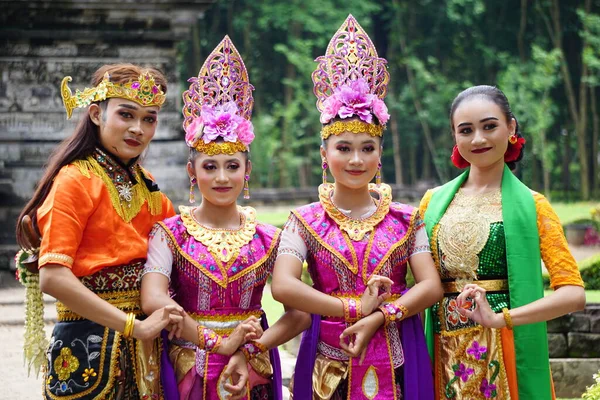 Indonesian Dancer Traditional Customs Ready Perform Celebrate World Dance Day — Zdjęcie stockowe