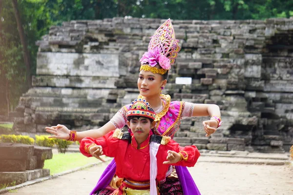 Indonesian Dancer Traditional Customs Ready Perform Celebrate World Dance Day — Foto de Stock