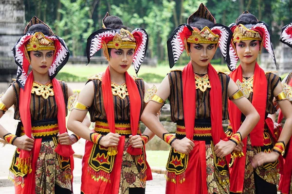 Индонезийские Танцоры Традиционных Костюмах Готовы Выступить Честь Всемирного Дня Танца — стоковое фото