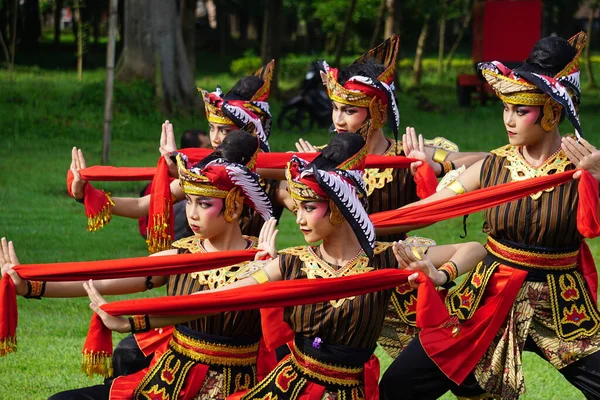 Indonesian Dancers Traditional Costumes Ready Perform Celebrate World Dance Day — Foto de Stock