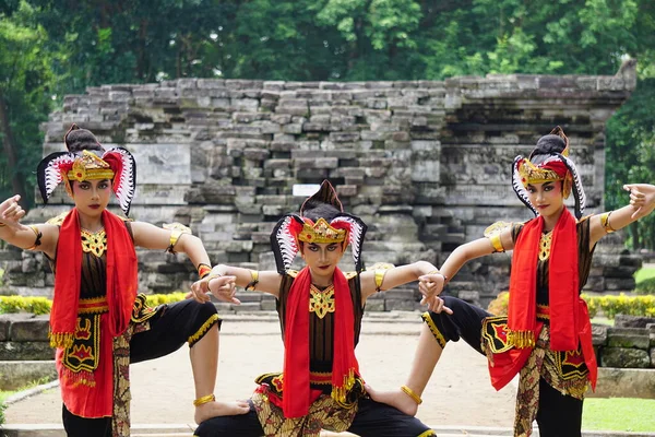 Индонезийские Танцоры Традиционных Костюмах Готовы Выступить Честь Всемирного Дня Танца — стоковое фото