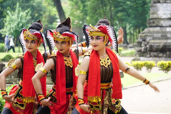 Indonesian Dancers Traditional Costumes Ready Perform Celebrate World Dance Day — Fotografia de Stock