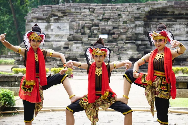 Indonesian Dancers Traditional Costumes Ready Perform Celebrate World Dance Day — Stockfoto
