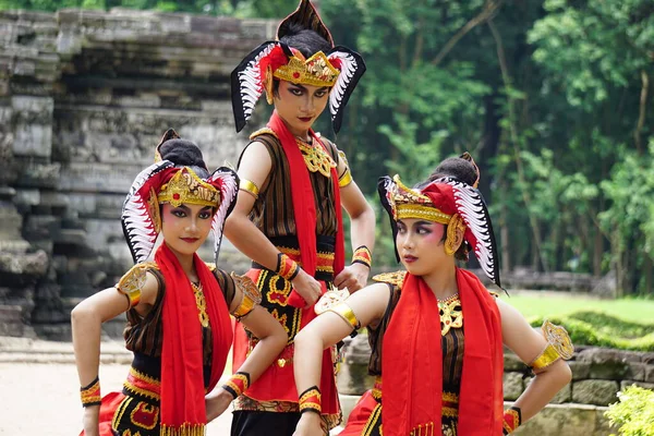 Indonesian Dancers Traditional Costumes Ready Perform Celebrate World Dance Day — Fotografia de Stock