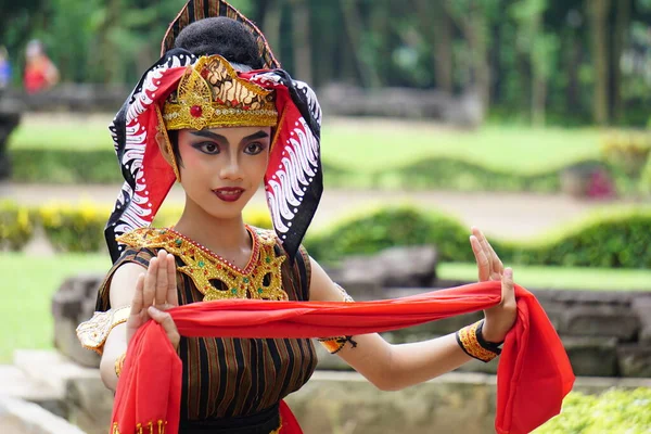 Indonesian Dancers Traditional Costumes Ready Perform Celebrate World Dance Day — Stock fotografie