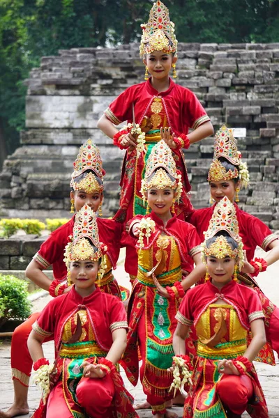 Indonesian Dancer Traditional Costume Ready Perform Celebrate World Dance Day — Stok fotoğraf
