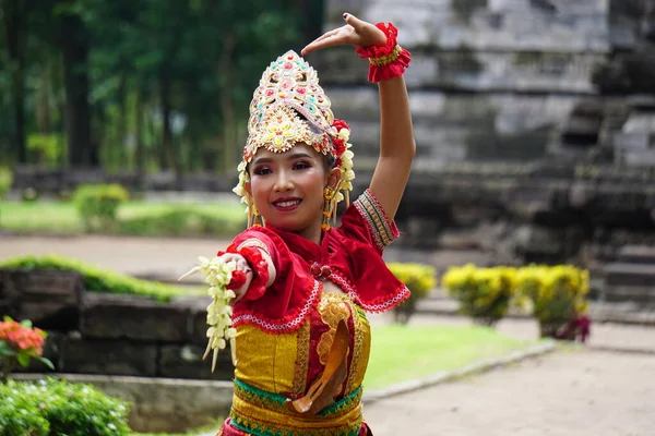 Indonesian Dancer Traditional Costume Ready Perform Celebrate World Dance Day — ストック写真