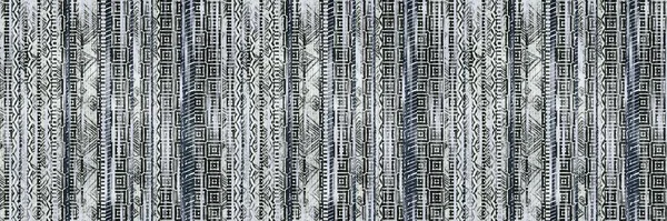 Kusursuz etnik kabile çizgileri. Parmak izi için sınır çizgisi tasarımı. Yüksek kalite çizim. Solmuş halı ya da kapak resmi gibi bir halı. İlginç coğrafi dokularla dolu kalın çizgiler.