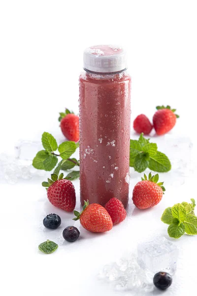 Strawberry Smoothie Bottle Detox Superfood White Background Copy Space Vertical — ストック写真
