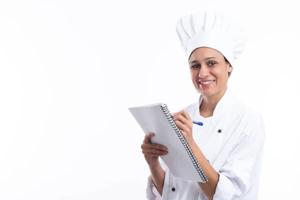 Feliz Cocinera Latina Escribiendo Recetas Cuaderno Mirando Cámara Aislada Sobre —  Fotos de Stock