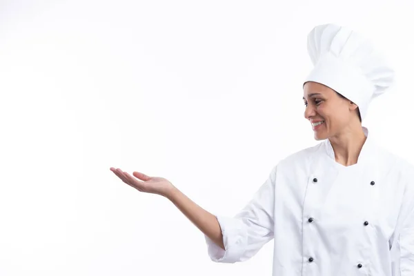 Donna Chef Con Mano Tesa Isolato Sfondo Bianco Con Spazio — Foto Stock